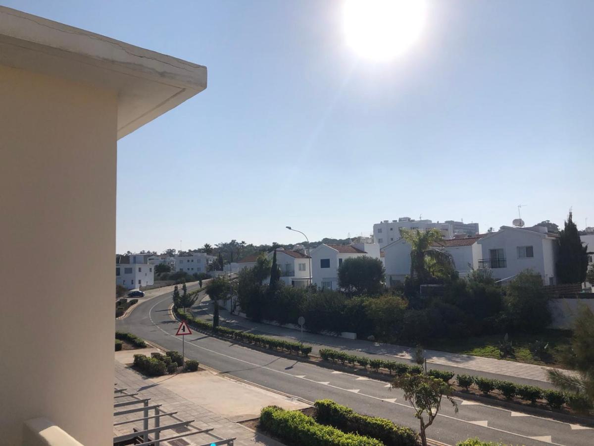 Sunny holiday by konnos Paralimni Exteriér fotografie